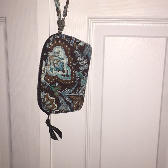 Vera Bradley Handbags - NYP. Vera Bradley purse/wristlet small